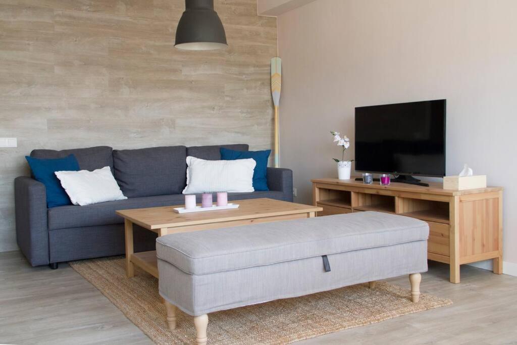 Lloret De Mar - Beachside Apartment - Free Parking - Limited Size Car Kültér fotó